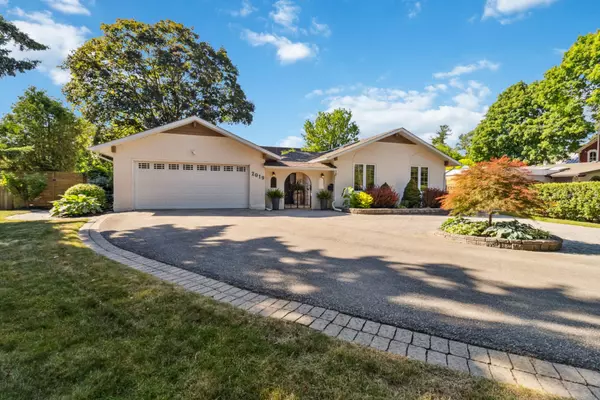 2019 Lakeshore RD W, Oakville, ON L6L 1G6