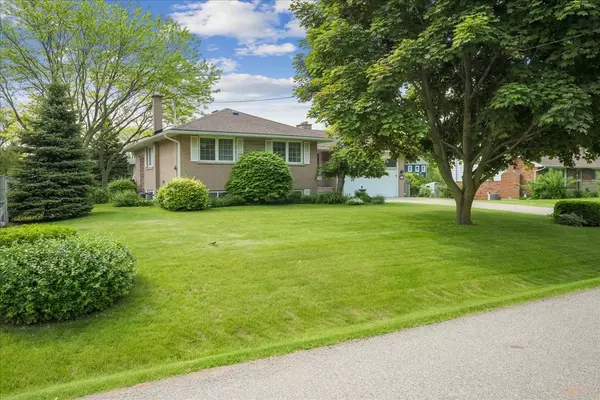 Oakville, ON L6L 3X9,357 Seaton DR