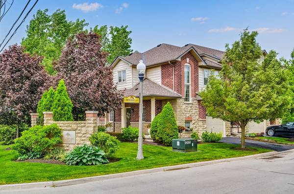5 Liddycoat LN #16, Hamilton, ON L9G 0A7