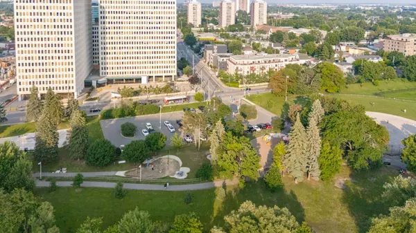 Vanier And Kingsview Park, ON K1L 6R2,10 MCARTHUR AVE #101