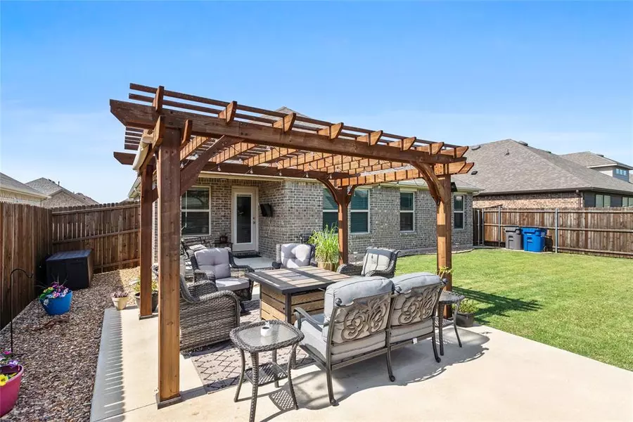 702 Stampede Lane, Princeton, TX 75407