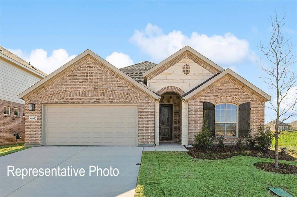 825 Alderwood Drive, Red Oak, TX 75154
