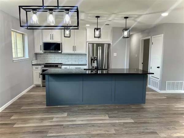 Graham, TX 76450,183 Oakland Street