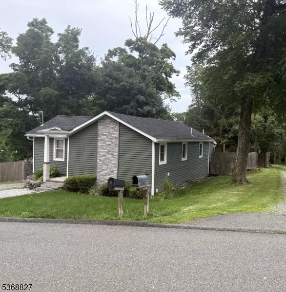 Hopatcong Boro, NJ 07843,25 Nariticong Ave