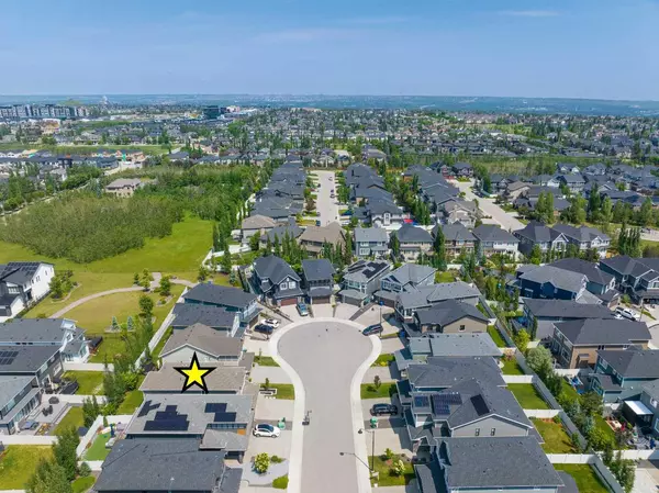 Calgary, AB T3H 1Z4,19 WEST GROVE PL Southwest