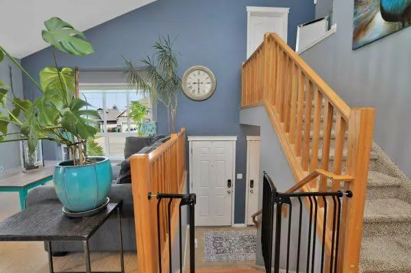 Red Deer, AB T4R 2V4,255 Addington DR