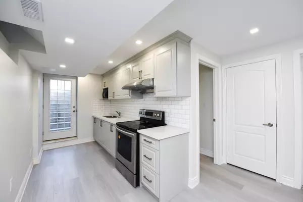 Mississauga, ON L5M 0N4,3028 Ozzie DR
