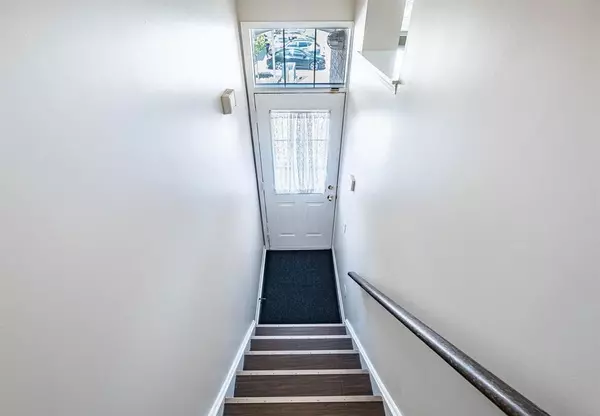 Mississauga, ON L5R 4E7,50 Strathaven DR #12