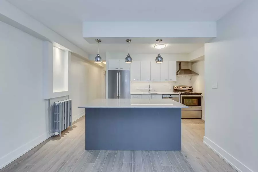 1089 Broadview AVE #2, Toronto E03, ON M4K 2S4