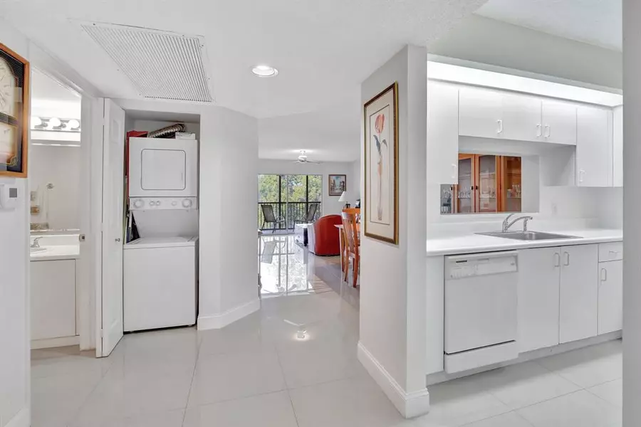13705 SW 12th St #305 B, Pembroke Pines, FL 33027