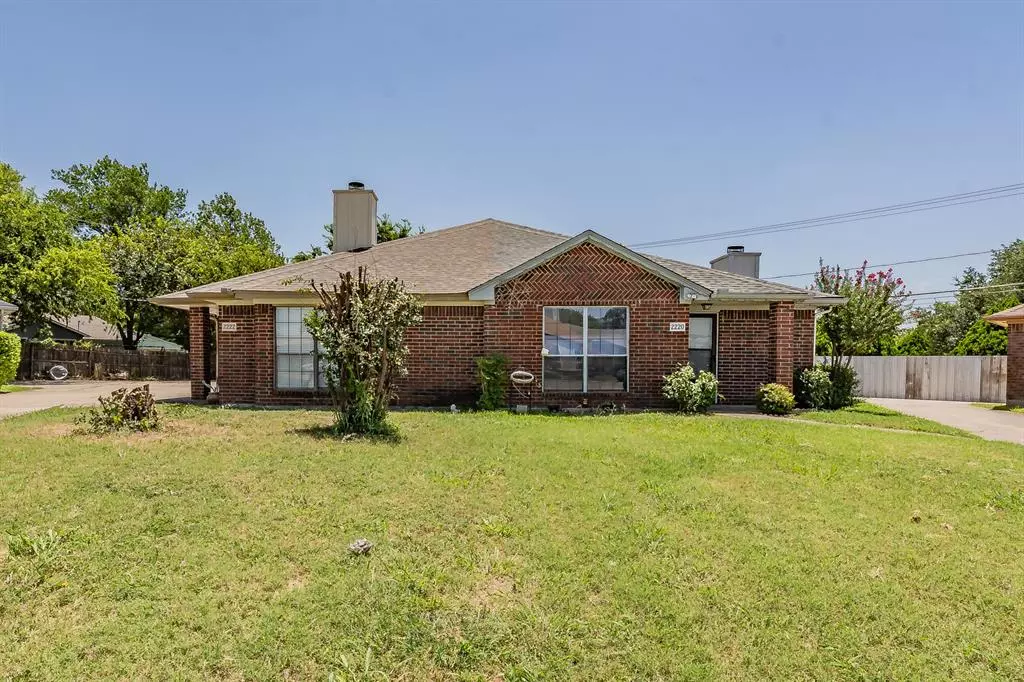 Arlington, TX 76014,2222 Summer Day Drive