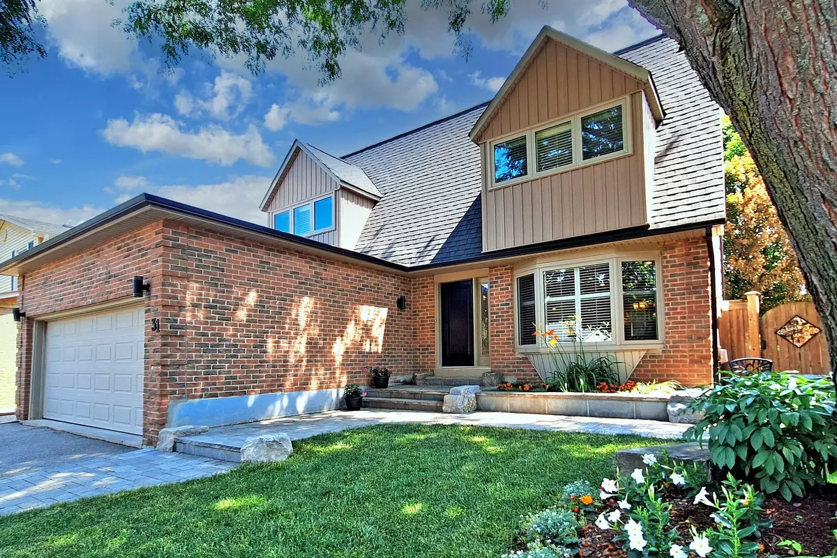 Aurora, ON L4G 3P7,31 Avondale CRES