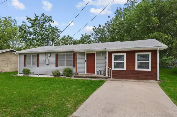 420 Buchanan Street, Whitesboro, TX 76273