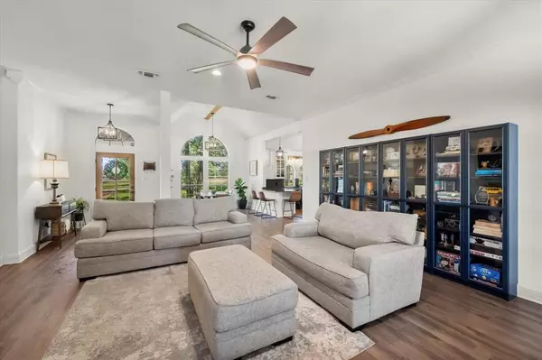 313 High Point Road, Burleson, TX 76028