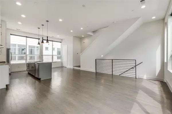 Dallas, TX 75206,5927 Lindell Avenue #104
