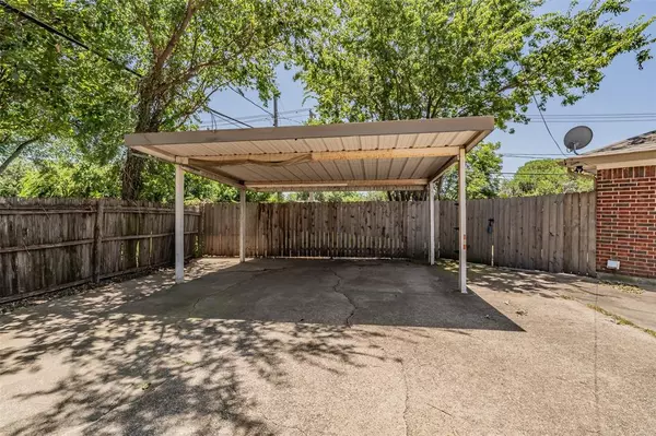 Arlington, TX 76014,2222 Summer Day Drive