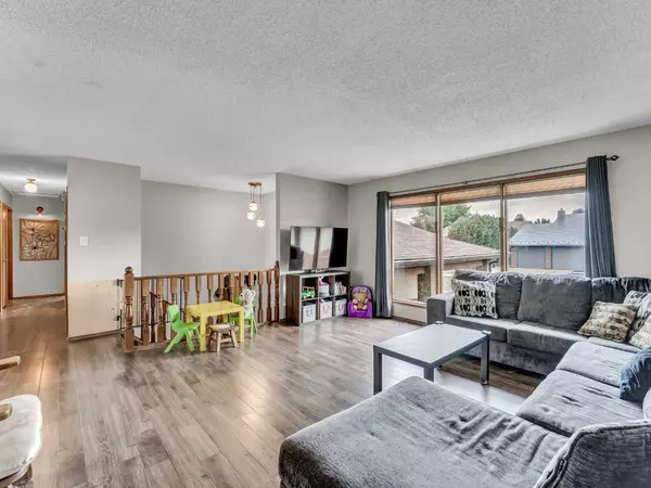 Medicine Hat, AB T1B 3Y2,17 Carry CT SE