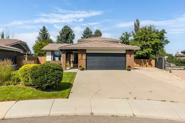 32 Ross Heights CT Southeast, Medicine Hat, AB T1B 2R6