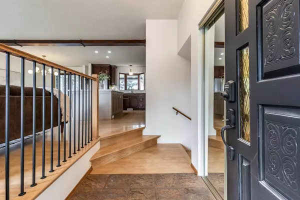 Medicine Hat, AB T1B 2R6,32 Ross Heights CT SE