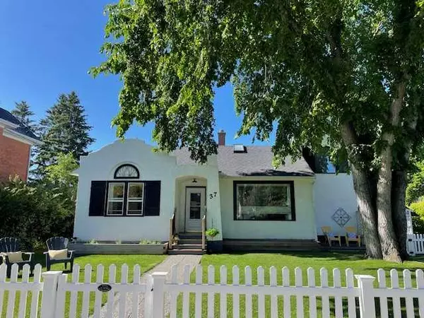 Okotoks, AB T1S 1J7,37 Elma ST W