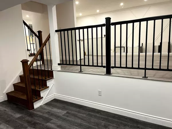 Oshawa, ON L1H 6X1,50 Oakdale DR