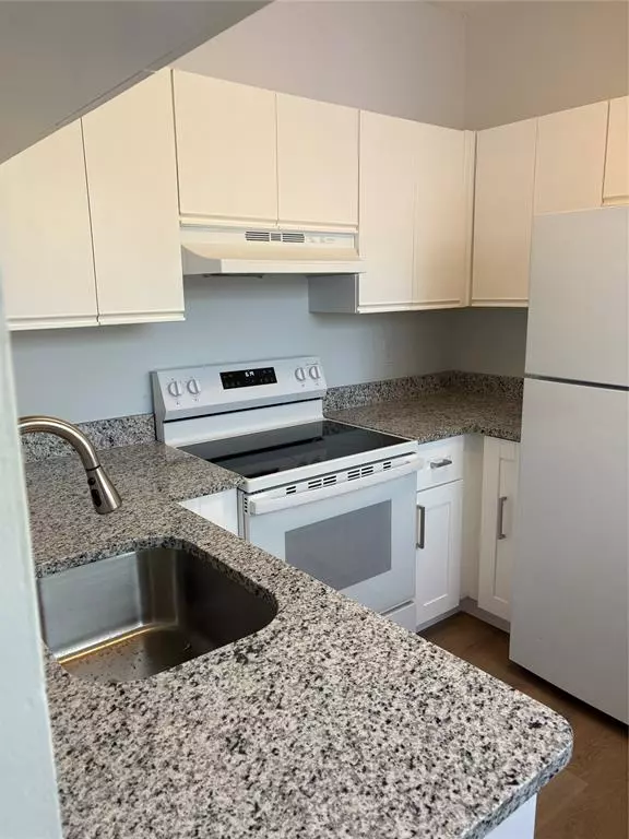 661 Cypress Lake Blvd #L20, Pompano Beach, FL 33064