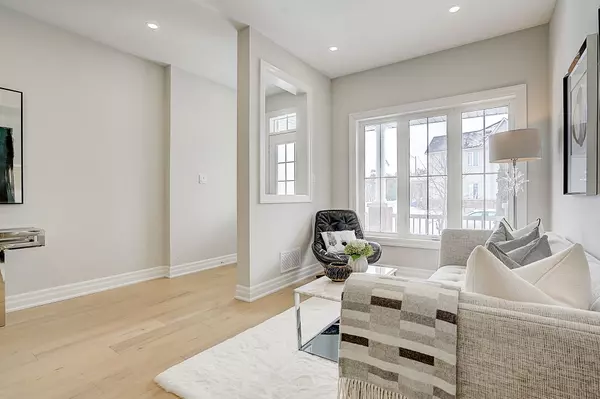 Richmond Hill, ON L4E 5A7,100 Dovetail DR