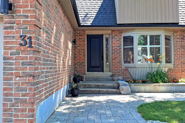 Aurora, ON L4G 3P7,31 Avondale CRES