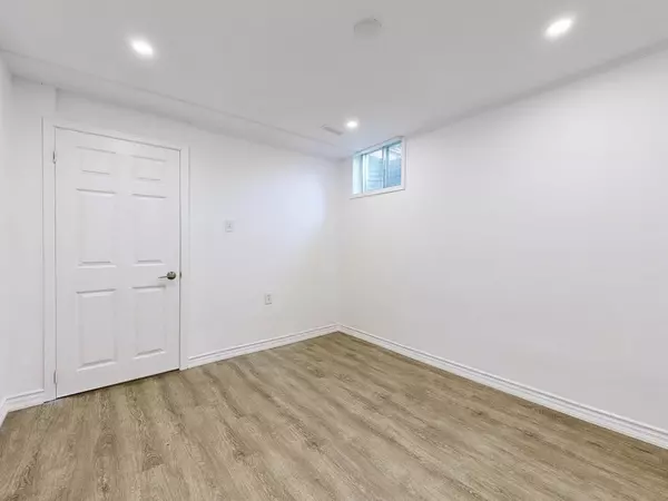 Newmarket, ON L3Y 6A2,58 London RD #Basement
