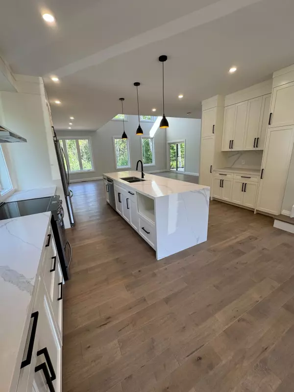 Wasaga Beach, ON L9Z 2P8,118 Valerie CRES