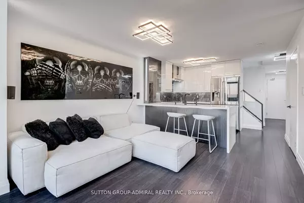 200 Manitoba ST #527, Toronto W06, ON M8Y 3Y9