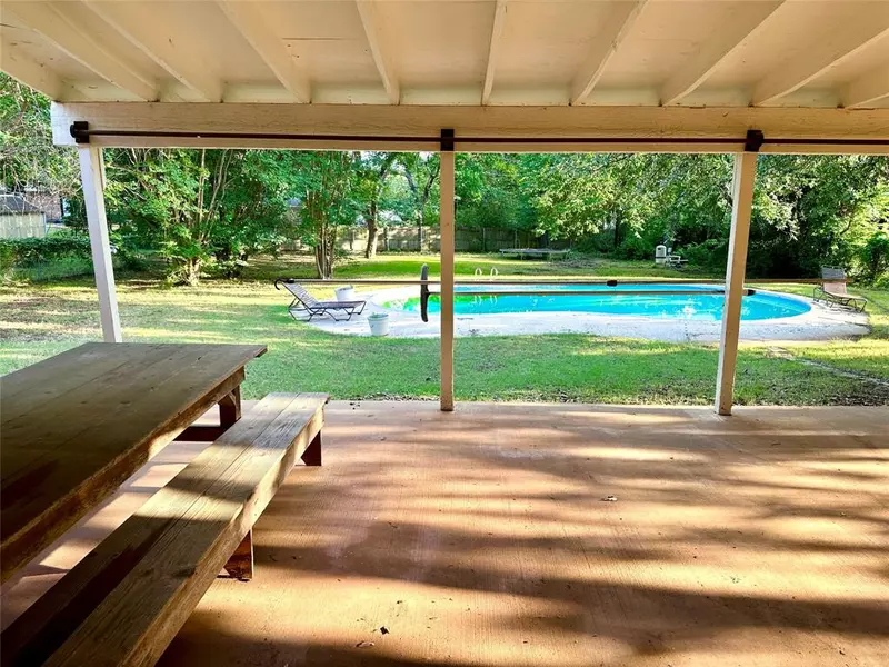 1602 England Road, Arlington, TX 76013