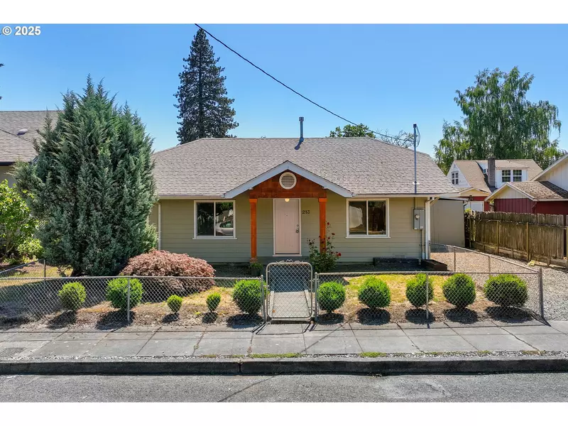 213 ENGLE AVE, Molalla, OR 97038