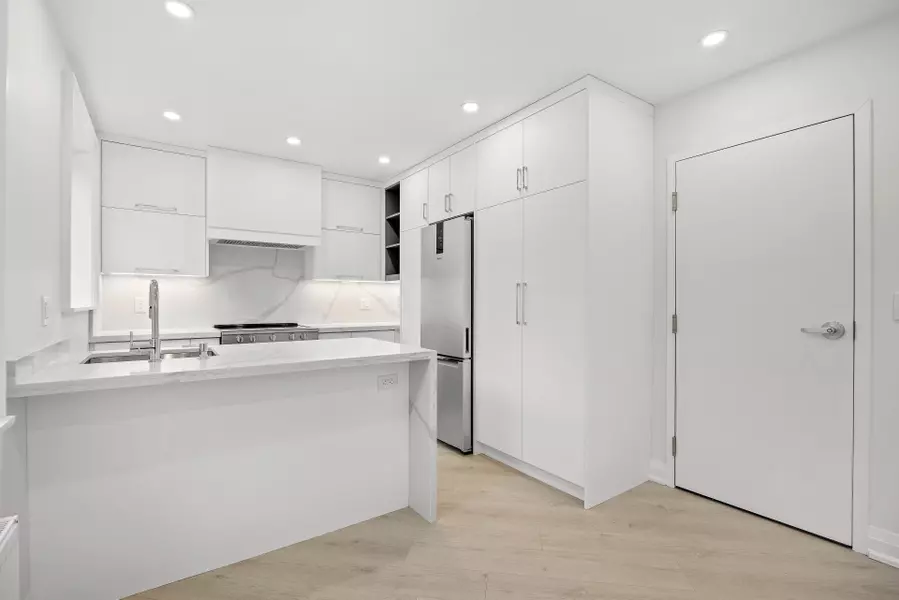 1006 Eglinton AVE W #Apt 1, Toronto C04, ON M6C 2C5