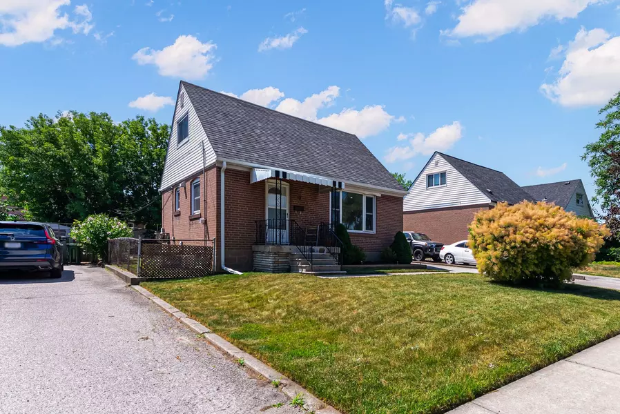5 Densmore AVE, Toronto W10, ON M9W 1V3