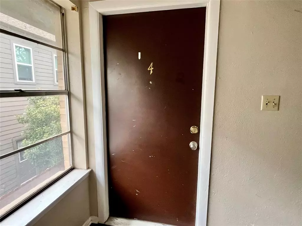 Denton, TX 76201,1107 N Locust Street #4
