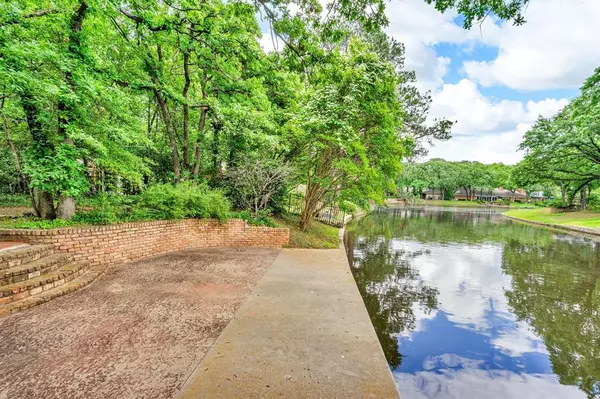 Arlington, TX 76013,2402 Winewood Lane