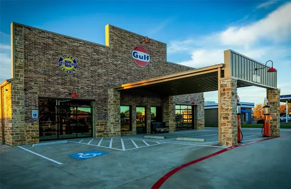 2112 E US Highway 377, Granbury, TX 76049