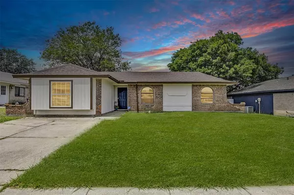 1105 Hickory Hill Drive, Arlington, TX 76014