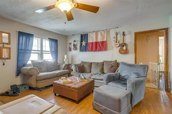 Hurst, TX 76053,305 Willow Street