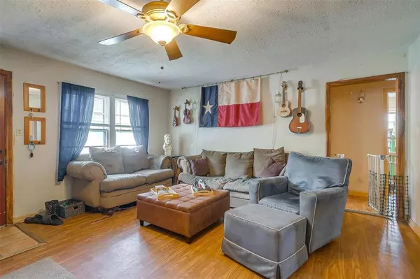 Hurst, TX 76053,305 Willow Street