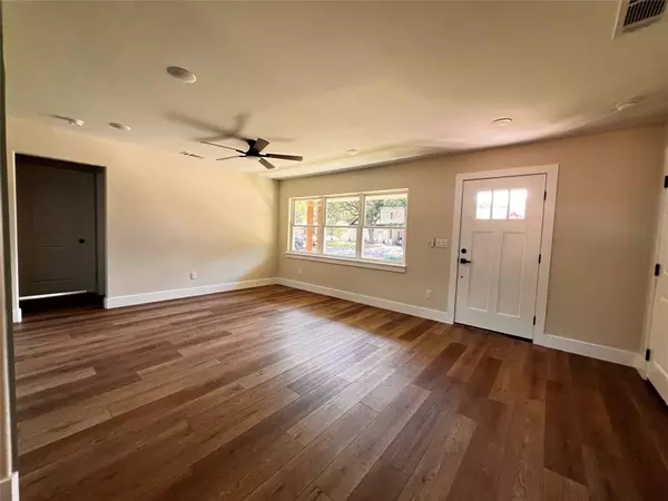 Farmers Branch, TX 75234,13520 Glenside Drive