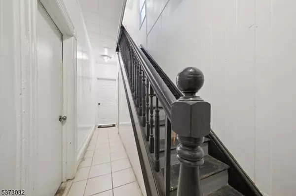 Newark City, NJ 07108,297 W Runyon St