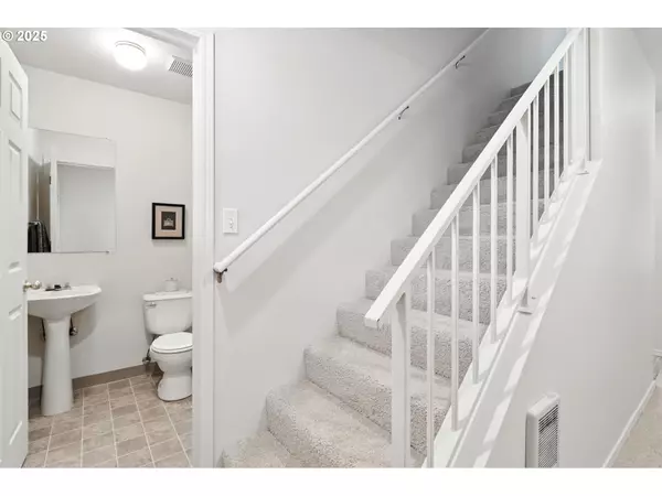 Tualatin, OR 97062,7183 SW SAGERT ST #104