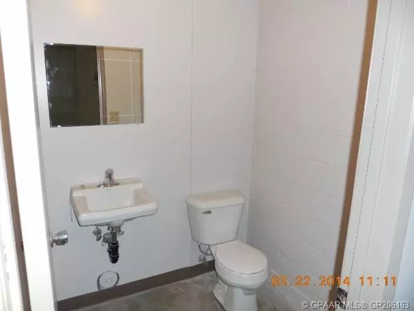 Grande Prairie, AB T8V 3J3,11037 92 AVE #103