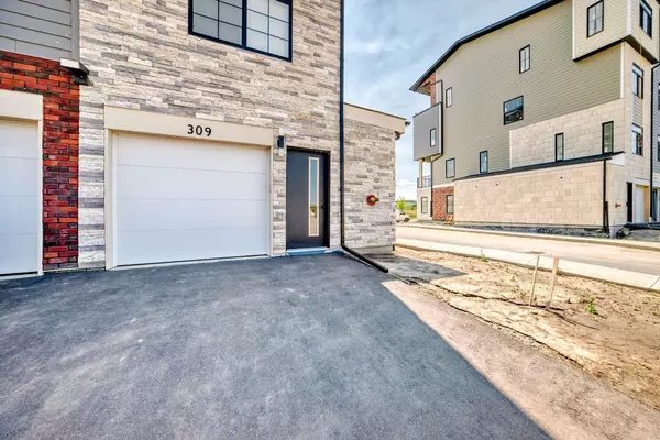Cochrane, AB T4C 3H3,156 Park ST #309