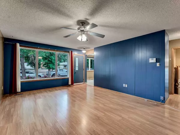 Medicine Hat, AB T1A2G2,1402 26 ST SE