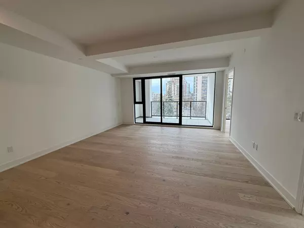 Toronto C10, ON M4P 1Z8,200 Keewatin AVE #PH05