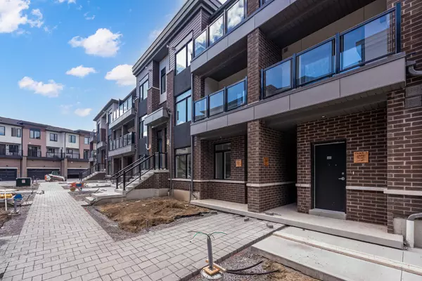 Pickering, ON L1X 0S9,1695 Dersan ST #1410