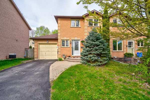 26 Cypress CT, Aurora, ON L4G 6S8
